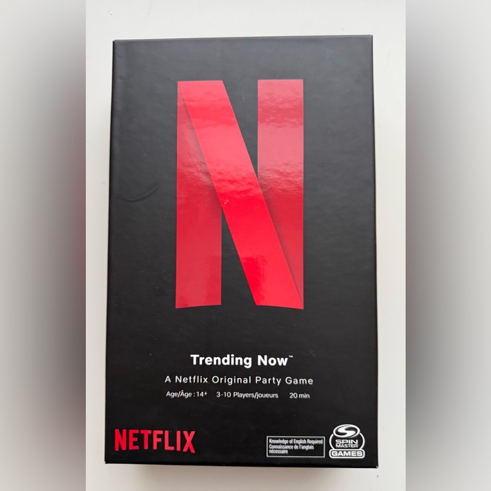 NWT Netflix Trending Now Game with Red and Black Cards - Picture 2 of 4